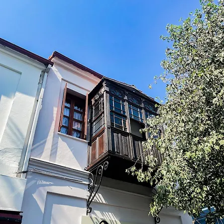 Macrahouse